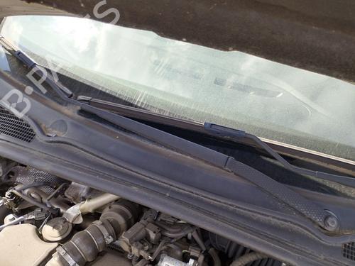 front-windshield-wiper-arm-renault-clio-iv-bh_-2012-2013-2014-2015-2016-2017-2018-2019-2020-2021-38939717 main image