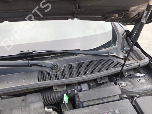 Used Front windshield wiper arm RENAULT MEGANE III Hatchback (BZ0/1_, B3_) 1.9 dCi (BZ0N, BZ0J) (131 hp) 27089444