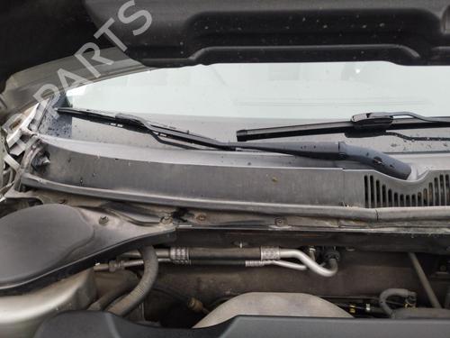 Used Front windshield wiper arm FORD MONDEO III Saloon (B4Y) 1.8 16V (110 hp) 27065118