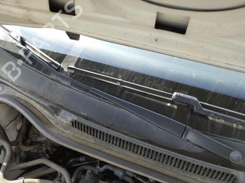 Used Front windshield wiper arm VW POLO V (6R1, 6C1) 1.2 (70 hp) 28152374