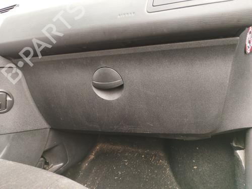 Used Glove box CITROËN C4 Coupe (LA_) 1.6 HDi (90 hp) 32234078