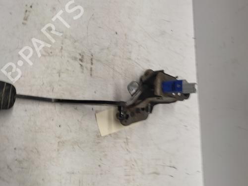 Pedal embrague Pedal embrague RENAULT CLIO III (BR0/1, CR0/1) 1.2 16V (BR02, BR0J, BR11, CR02, CR0J, CR11) (75 hp) 34213476 34213476