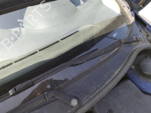 Used Front windshield wiper arm PEUGEOT 206 Hatchback (2A/C) 1.4 i (75 hp) 27044055