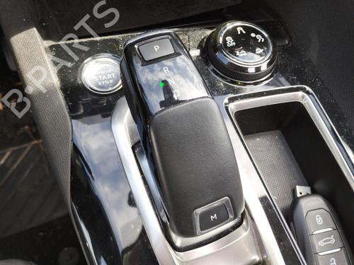 Used Gear lever Gear lever PEUGEOT 3008 II SUV (MC_, MR_, MJ_, M4_) 1.2 THP/ PureTech 130 (MRHNSM, MRHNSU, MRHNSJ, MRHNYW,... (131 hp) 34410697 34410697