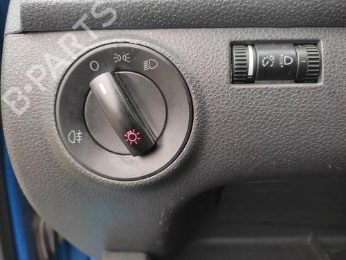 Used Headlight switch VW POLO (9N_, 9A_) 1.2 12V (64 hp) 27062128