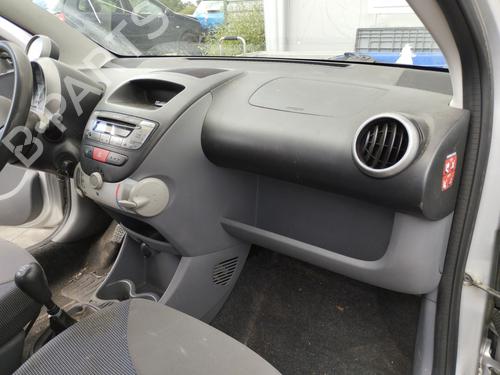 Instrumentbord Instrumentbord PEUGEOT 107 (PM_, PN_) 1.0 (68 hp) 35938793 35938793