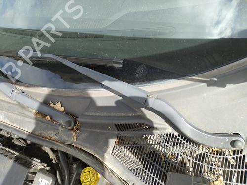 Used Front windshield wiper arm ALFA ROMEO MITO (955_) 1.3 MultiJet (955AXP1A, 955AYC1A) (95 hp) 27040846