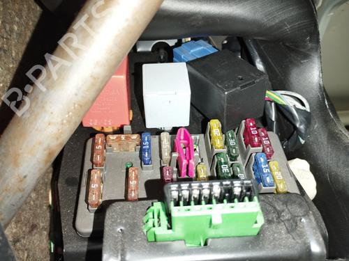 Used Fuse box Fuse box 39228537 39228537