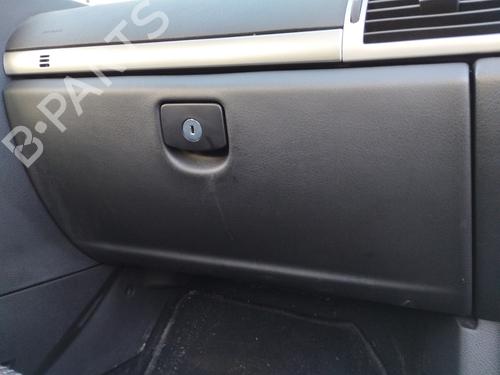 Used Glove box PEUGEOT 407 (6D_) 2.0 HDi 135 (6DRHRH, 6DRHRE, 6DRHRG, 6DRHRJ) (136 hp) 31967108