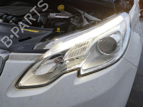 Used Left headlight PEUGEOT 2008 I (CU_) 1.2 THP 130 / PureTech 130 (130 hp) 32173215