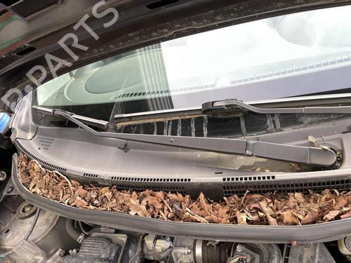 Used Front windshield wiper arm NISSAN MICRA IV (K13K, K13KK) 1.2 (80 hp) 27062915