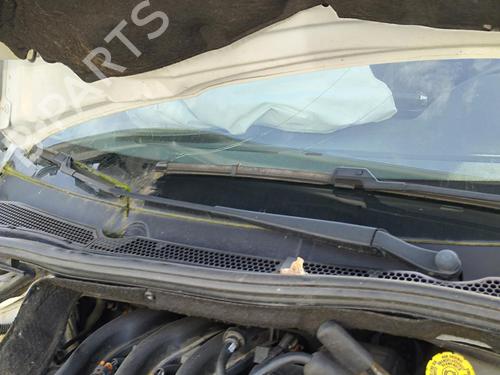 Used Front windshield wiper arm PEUGEOT 2008 I (CU_) 1.2 VTi (82 hp) 27073589