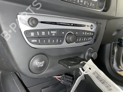 Used Card reader RENAULT MEGANE III Hatchback (BZ0/1_, B3_) 1.5 dCi (BZ09, BZ0D, BZ1W, BZ29, BZ14) (110 hp) 27062815