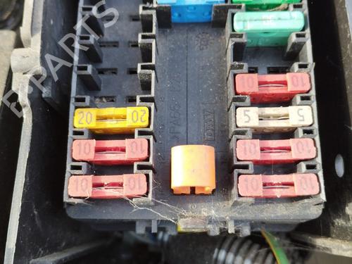 Used Fuse box Fuse box 39228539 39228539