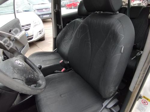 Siège avant gauche TOYOTA YARIS (_P9_) 1.4 D-4D (NLP90_, NLP90R) (90 hp) 32135451