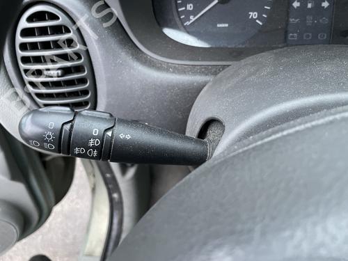 Commutateur RENAULT SCÉNIC I MPV (JA0/1_, FA0_) 1.9 dCi (JA05, JA1F) (102 hp) 27057646