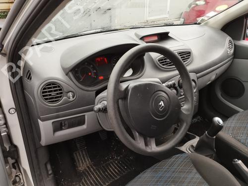 Used Dashboard RENAULT CLIO III (BR0/1, CR0/1) 1.2 16V (BR02, BR0J, BR11, CR02, CR0J, CR11) (75 hp) 30774053