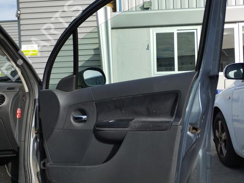 Used Front right door window Front right door window 30339253 30339253