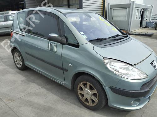 Left headlight PEUGEOT 1007 (KM_) 1.4 HDi | BP27075105C28 