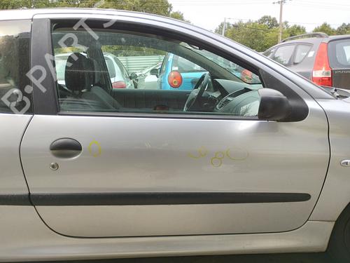 Used Right front door PEUGEOT 206+ (2L_, 2M_) 1.4 HDi eco 70 (68 hp) 28109037