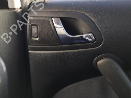 Højre bagtil invendig håndtag SKODA OCTAVIA I (1U2) 1.9 TDI (90 hp) 27044787