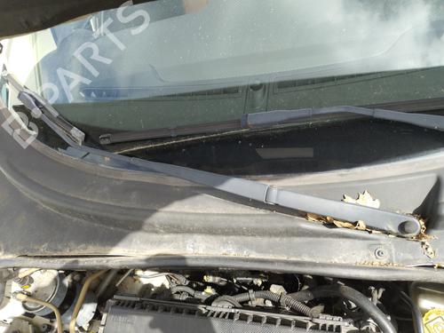 Used Front windshield wiper arm ALFA ROMEO MITO (955_) 1.3 MultiJet (955AXP1A, 955AYC1A) (95 hp) 27040847