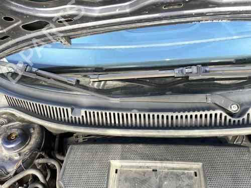 Used Front windshield wiper arm VW POLO (9N_, 9A_) 1.2 12V (64 hp) 27051950