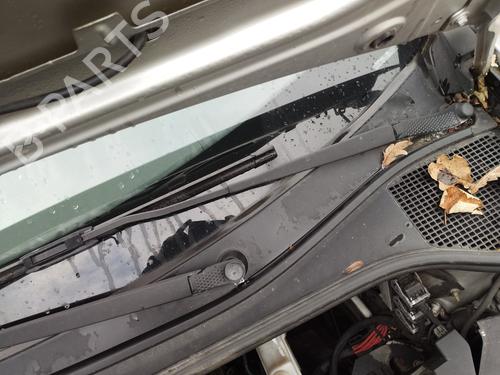 Used Front windshield wiper arm RENAULT CLIO III (BR0/1, CR0/1) 1.2 16V (BR02, BR0J, BR11, CR02, CR0J, CR11) (75 hp) 30774018