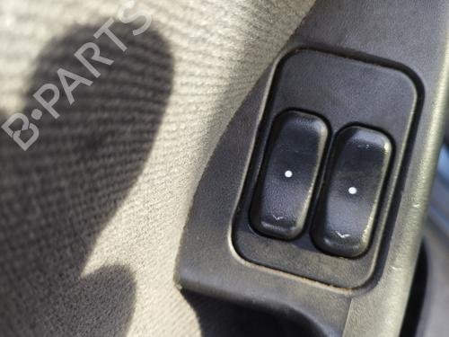 Comutador vidro frente esquerdo Comutador vidro frente esquerdo OPEL CORSA C (X01) 1.3 CDTI (F08, F68) (70 hp) 36021519 36021519