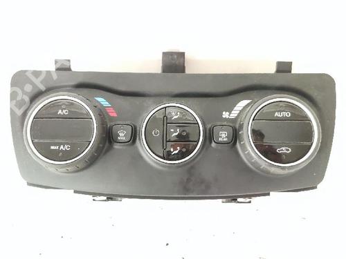 climate-control-fiat-tipo-hatchback-356_-357_-2016-37019264 main image
