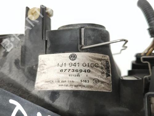 Right headlight VW BORA I (1J2) 1.4 16V | BP32203280C29 