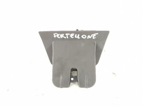 Used Tailgate lock AUDI A4 B8 (8K2) 2.0 TDI (143 hp) 27421935