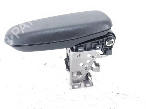 armrest-center-console-toyota-yaris-_p21_-_pa1_-_ph1_-2020-36447410 main image