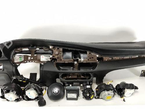 Used Airbag Kit Airbag Kit ALFA ROMEO GIULIA (952_) 2.2 D (952AFA25, 952AFM25, 952ALA25) (180 hp) 27431570 27431570