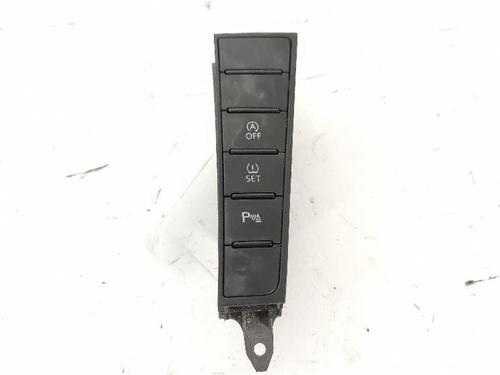 switch-vw-cc-b7-358-2011-2012-2013-2014-2015-2016-2017-27427126 main image