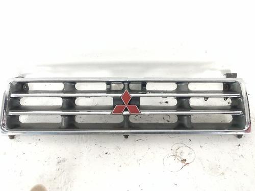 Grill MITSUBISHI PAJERO II (V3_W, V2_W, V4_W, V5_W) 2.8 TD (V46W, V26W) (125 hp) 27430029