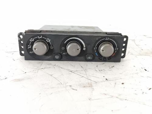 AC-Styringsenhed/Manøvreenhed MITSUBISHI PAJERO III Canvas Top (V6_W, V7_W) 3.2 DI-D (V68W, V78W) (165 hp) 28351181