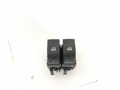 Used Left front window switch RENAULT CLIO II (BB_, CB_) 1.5 dCi (B/CB07) (65 hp) 31081376