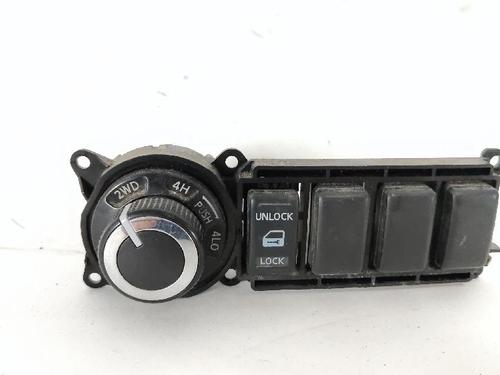 Used Switch NISSAN NAVARA NP300 (D40) 2.5 dCi 4WD (174 hp) 29498216