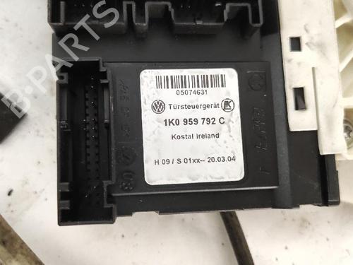 Right front window motor VW GOLF V (1K1) | BP37661362E20 - Image 3