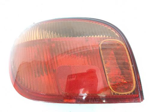 Feu arrière gauche TOYOTA YARIS (_P1_) 1.0 (SCP10_, SCP10R) (65 hp) 27418308