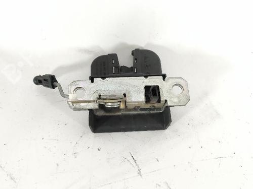 Used Tailgate lock VW POLO IV (9N_, 9A_) 1.4 16V (75 hp) 27417890