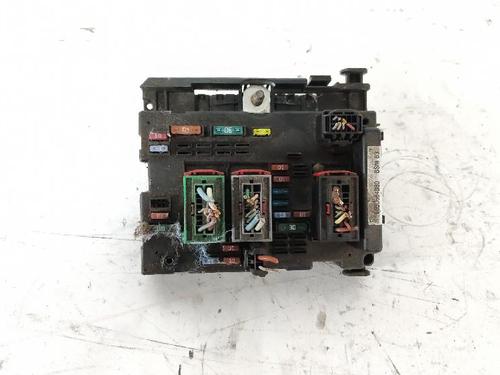 Used Fuse box Fuse box 37533848 37533848
