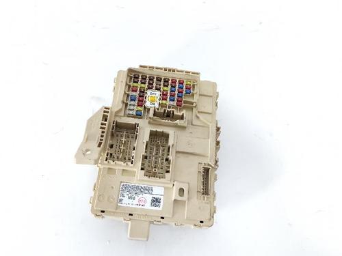 Used Fuse box Fuse box 39199018 39199018