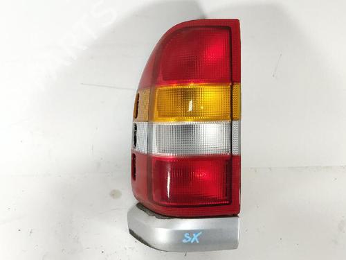Venstre baglygte OPEL FRONTERA B (U99) 2.2 DTI (6B_ZC, 6B_VF, 6B_66, 6B_76) (116 hp) 29298369