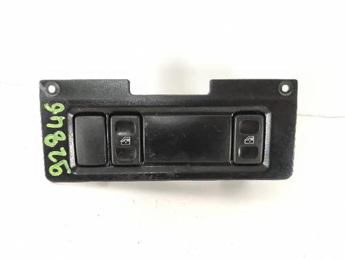 Used Left front window switch VW POLO (6N2) 1.0 (50 hp) 32438252