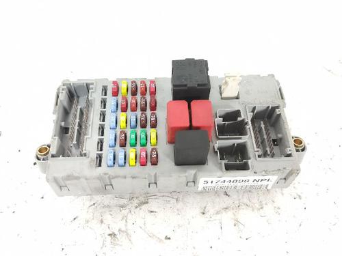 Used Fuse box Fuse box FIAT PUNTO (188_) 1.3 JTD 16V (70 hp) 27425066 27425066
