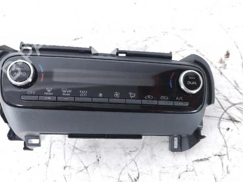 climate-control-toyota-yaris-_p21_-_pa1_-_ph1_-2020-36447416 main image