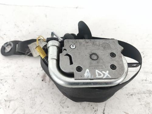 Used Front right seatbelt TOYOTA YARIS (_P13_) 1.0 (KSP130_, KSP130) (69 hp) 27424819