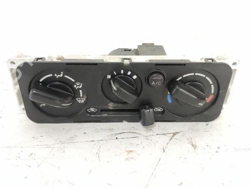 Used Climate control Climate control SUZUKI JIMNY Closed Off-Road Vehicle (SN) 1.3 16V 4x4 (SN413, JB43) (86 hp) 27427432 27427432